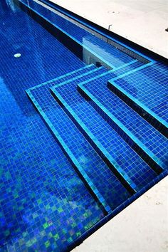 263 Best Swimming Pool Finishes Images In 2018 Tiles High Quality American Manufactured Lightstreams Pea Blue Iridescent Gl Pool Tiles Are Used In This Expansive Modern All Tile Swimming Miami