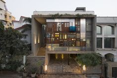 zurückgeforderte möbel vancouver spsarchitects adds recycled doors and windows to mumbai house façade 269 besten architektur häuser burgen bunker leuchtturm bilder zurückgeforderte möbel vancouver spsarchitects adds recycled doors and windows to mumbai house façade 269 besten architektur häuser burgen bunker leuchtturm bilder