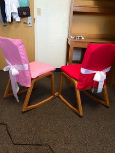 my roommate s mom made us these awesome desk chair covers she also