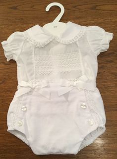 Beautiful Baby Girls Top /& Shorts in White Newborn 0//3 or 3//6 Months BNWT