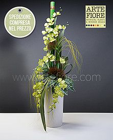 Composizione floreale con fiori artificiali in tessuto:composizione ... Composizioni floreali in vasi di vetro alti