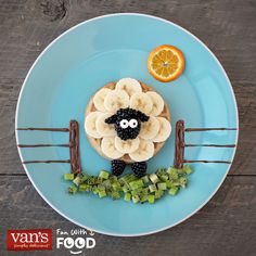 Herd in a wholesome breakfast with Baaaa-nana Sheep Waffles! Хорошая Еда, Вкусная Еда, Детская Еда, Рецепты Детского Питания, Рецепты Закусок, Творческие Дети Закуски, Веселая Еда Для Детей, Детские Забавы С Едой, Пищевые Поделки