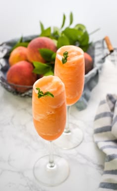 🥂Peach Bellini recipe is made with real peaches 🍊 and peach schnapps and bubbly Prosecco 🍾. Making this a perfect cocktail for any occasion. 🥂