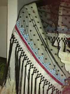 12 Ideas De Como Hacer Un Mantoncillo De Gitana Manton Mantones Flamenca Trajes De Flamenco