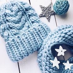 WEBSTA @ woolandmania - А вы уже начали готовить подарочки? До нового года осталось 23 дня! Подкидываем вам самую актуальную идею новогоднего подарка - шапочка с косичками и объемный снуд из пряжи #KeepCalmThisWool #WoolandMania.Фото и работа @ksupakulova ❄️✨А купить пряжу @keepcalmthiswool можно на официальном сайте www.woolandmania.ru
