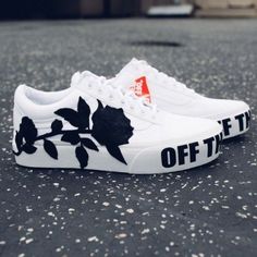 VANS AUTHENTIC BLACK AND WHITE SIZE 39 ORIGINAL., Fesyen VANS AUTHENTIC BLACK AND WHITE SIZE 39 ORIGINAL., Fesyen