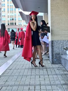 12 Steps to Your Perfect Graduation Outfit| Style| Fashion| College Graduation Pic Ideas, Masters Graduation Pictures