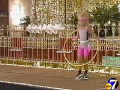 next to last photo of jonbenet taken with brother burke on clarence christmas light show