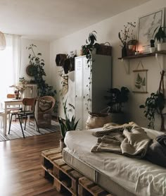 aesthetic bedroom room rooms decor living pallet beds pallets spaces apartment bed plants frames quarto