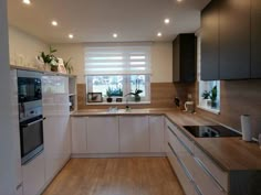 Kitchen Diner, Kitchen Layout, Dream Kitchen, New Kitchen, Kitchen Chairs, Wood Kitchen, Kitchen Cabinets, Kitchen Design Modern White, Kitchen Design Small