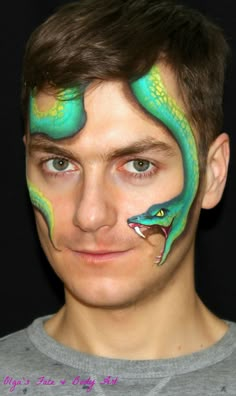 Fast and easy face painting tutorial for painting a realistic snake design using one stroke technique. Want to learn how to paint it? Watch the full tutorial on my YouTube Channel: International Face Painting School How To Face Paint, Animal Faces