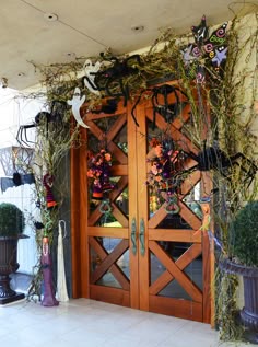 halloween front door decor idea from regina gust interior designer links to holiday - Decorating Front Door For Halloween halloween front door decor idea from regina gust interior designer links to holiday - Decorating Front Door For Halloween