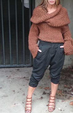 Collared sweater http://www.pinterest.com/gigibrazil/boards/