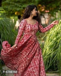 Simple Frock Design, Simple Kurta Designs, Ikkat Kurta Designs, Saree Dress Design Ideas, Indian Kurti Designs