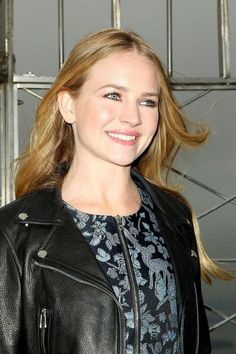 39 Best Britt Robertson Images On Pinterest Britt Robertson Empire State Building New York City Photoshoot