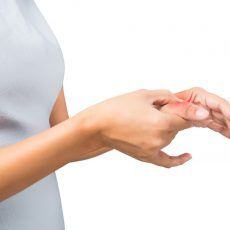 fájdalom a hüvelykujját a kéz ízületeiben