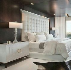 Dormitorio principal Bedroom Bed Design, White Bedroom, Master Bedroom Design, Luxurious Bedrooms, Bedroom Layouts, Bedroom Inspirations, Bedroom Design, Bedroom Interior, Bed Design