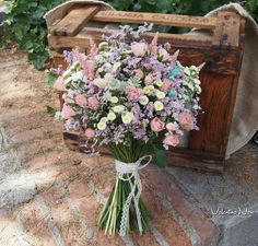 Ramo de novia silvestre con flores frescas Floral Wedding, Floral Arrangements, Boho, Flower Arrangements, Flores, Floral Bouquets, Flower Bouquet Wedding