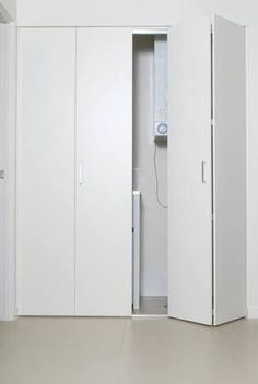Armadio 3 ante scorrevoli l.272 cm h.251 cm in finitura bianco ... Armadio 3 ante scorrevoli l.272 cm h.251 cm in finitura bianco ...