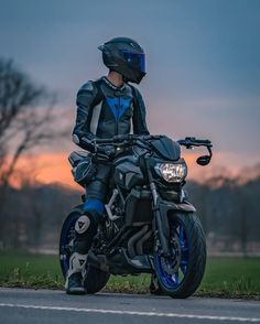 Biker | Photograph | Motovlog (@mt_biker07) • Photos et vidéos Instagram R1 Moto, Biker Photography, Motorcycle Suit, Bike Pictures, Biker Boys, Bike Photoshoot, Yamaha Motorcycles