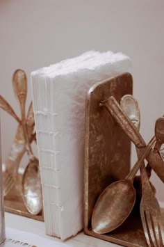 560 Best Stylish Cutlery Holder Ideas Images On Pinterest Napkins Silverware Napkin Holder Or Book Ends Via Valdirose Marzo 2017 Cookbook