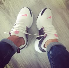 Nike Air Presto in weiß/pink Nike, Nike Air, Sneakers Nike, Nike Schuhe, Adidas, Sneakers