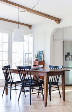 https://i.pinimg.com/236x/e9/c7/1d/e9c71d29a203f5524716c27a8e37d98d--interior-design-blogs-interior-ideas.jpg