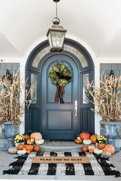 beautiful entrance way front doors fall decorations front door dream home Front Door Fall Decor, Fall Door, Patio Decor, Halloween Front Porch Decor, Fall Entryway, Halloween Decor, Balcony Decor