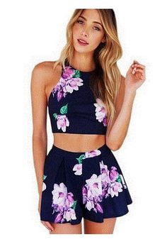 Conjunto Shorts Y Croptop De Flores Rojas Conjunto Shorts Y Croptop De Flores Rojas