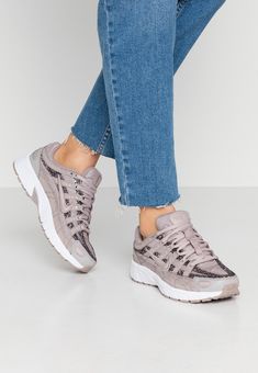 nike internationalist dames oker nike internationalist dames oker