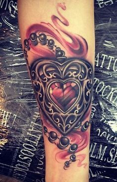 mattjordantattoos 3d vintage handheld mirror tattoos pinterest hand holding 3d and tattoo hand holding tattoo t69 mirror
