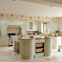 Sage Green And Cream Kitchen Living With Design Fildişi Rengi Duvar Boyası Örnekleri Ve Renk Tonları Evde Mimar Kitchen Tiles Unit