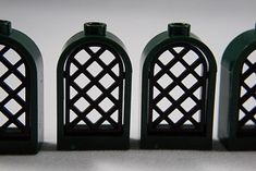 LEGO 10 NEW CASTLE 1 x 2 x 2 2//3 ROUNDED WINDOWS DARK RED WITH BLACK LATTICE