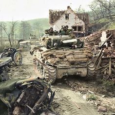 2018 年の m4 sherman outfitted with some extra and improvised
