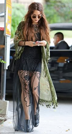 Estilo Vanessa Hudgens, Vanessa Hudgens Style, Vanessa Hudgens Coachella, Vanessa Hudgens Outfits, Look Hippie Chic, Gypsy Style, Edgy Hippie Style, Dark Hippie Aesthetic, Green Witch Aesthetic Fashion