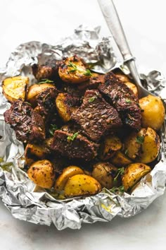 Garlic Steak and Potato Foil Packs | lecremedelacrumb.com Steak Recipes, Grilling, Meat Recipes, Garlic Steak, Steak Potatoes, Steaks, Meat Dishes, Beef Dinner