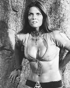 DA-533 8X10 PUBLICITY PHOTO ACTRESS CAROLINE MUNRO PIN UP