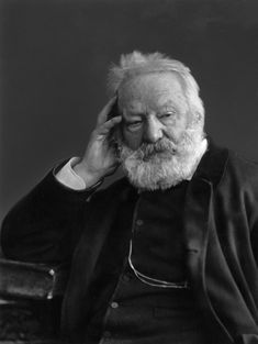 Blanc Souvenirs de France Buste de Victor Hugo 12,5 cm