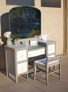 Vanity that I refurbished for my daughter! | Things that I made or ... Vanity that I refurbished for my daughter! | Things that I made or ...