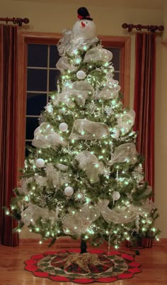 How To Criss Cross Ribbons On A Christmas Tree Snowman Christmas Tree Idea For Mesh Garland