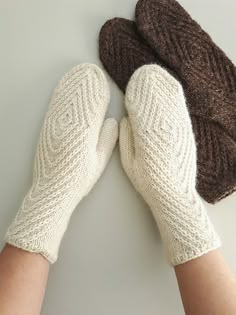 Ravelry: Rhombtwist mittens pattern by Kristina Tyla
