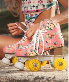 Cifaisi Roller Skates for Girls and Kids 4 Sizes Adjustable Roller Skates with Light up Wheels and Shining Upper Design