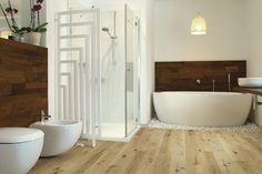 Designing or remodeling a bathroom takes more work than creating other rooms, especially the main bathroom of the house. If you are planning to do this, finding the best master bathroom ideas that are functional and stylish can be next to try. Wood Effect Porcelain Tiles, Wood Look Tile, Porcelain Floor, Luxury Vinyl Tile Flooring, Luxury Vinyl Plank, Best Bathroom Designs, Modern Bathroom Design, Bathroom Ideas, Beach House Bathroom