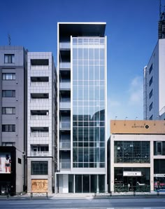 設計室 | デザイナーズマンション・オフィスの賃貸や売買ならタカギプランニングオフィス | Takagi Planning Office Apartment Architecture, House Architecture Design, Residential Building, Architecture Details, Building Design, House Design