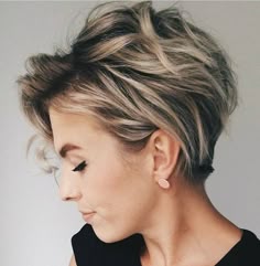 Coupe de Cheveux Court Femmes.