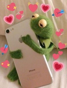 22 Inspiring Kermit Heart Mood Images Dankest Memes Frogs Funny Kermit The Frog With Hearts