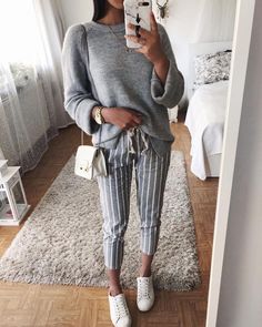 Die 896 besten Bilder von HERBST WINTER OUTFITS Ideen Outfit Collage aus silberner Strickjacke, weiße Hose, Pumps