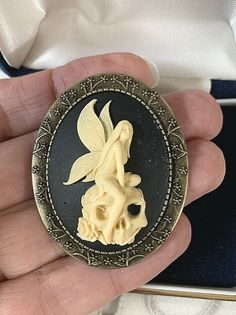 Green and Ivory Fairy Cameo Brooch Resin Goldtone Frame