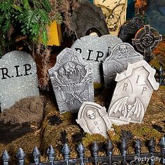 scare the neighborhood with these cool outdoor halloween decorations 2012 ideasmore than 50 collections of eerie outdoor halloween outdoor displays ideas