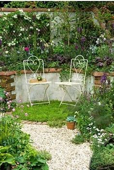 Small Garden Ideas Gravel pea gravel garden// this is how my rock garden started, with a Small Garden Ideas Gravel pea gravel garden// this is how my rock garden started, with a